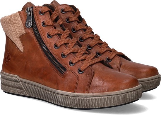 Paar cognac leren hoge veterschoenen met ritssluiting en beige gebreide voering.