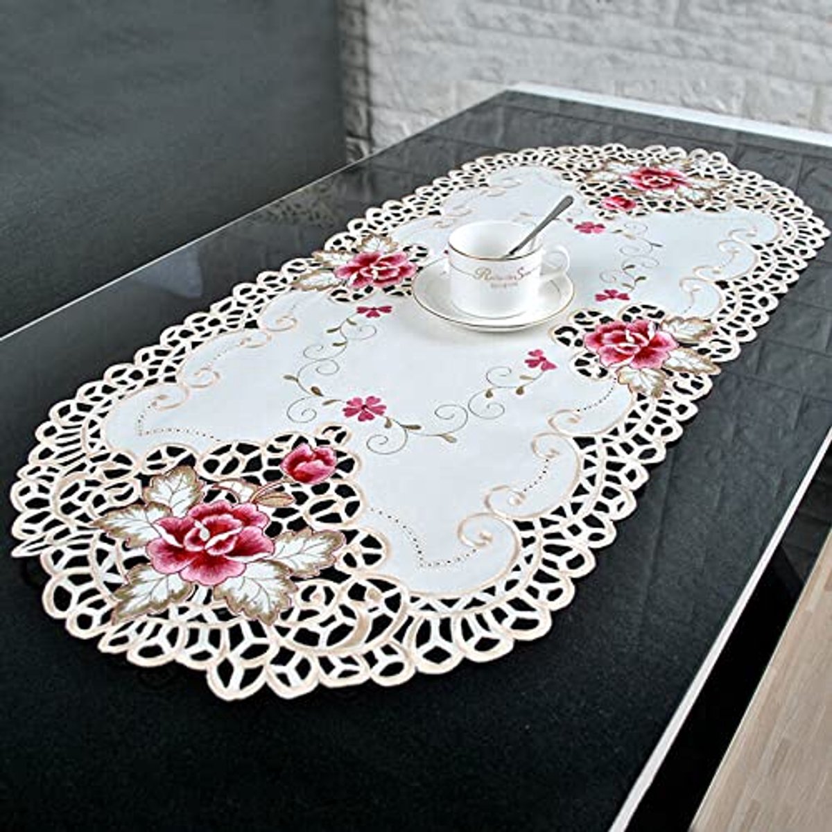 Witte Ovalen Tafelkleed met Borduursel voor Feestelijke Decoratie
