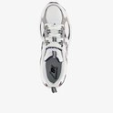 Bovenaanzicht van de witte New Balance 408 sneaker, met veters en 'New Balance Running' op de binnenzool.