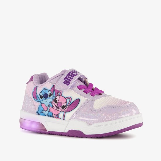 Lichtpaarse sneakers met Stitch en Angel print. Met klittenbandsluiting en paarse veters.