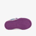 Onderkant van lichtpaarse sneakers met Stitch en Angel print. Paarse zool met antislip profiel.