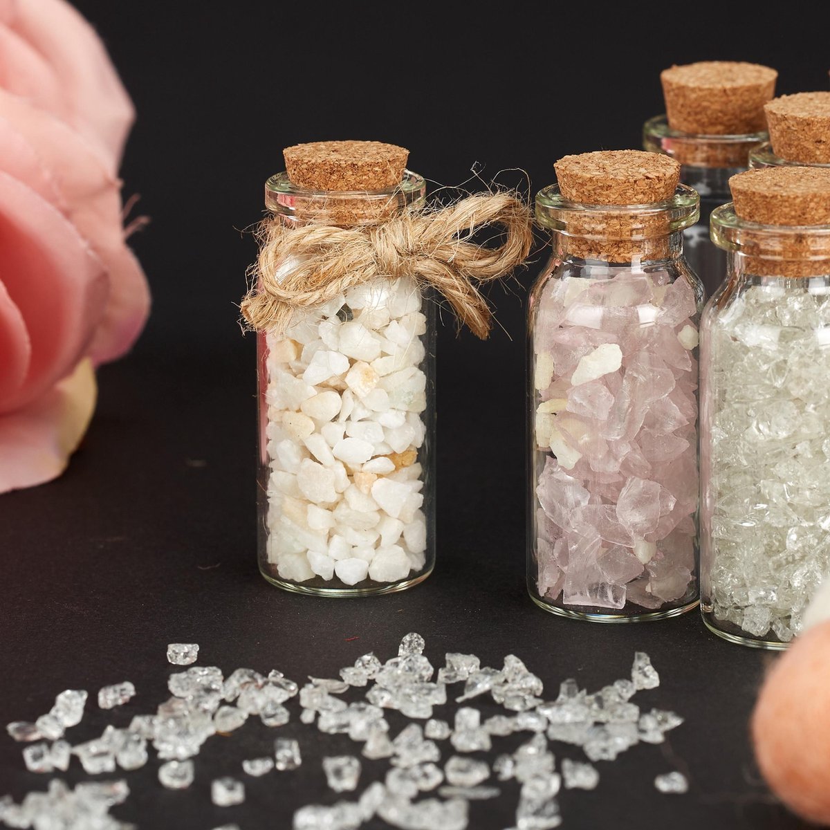 BLIENKREBY 20 stuks glazen mini-flessen met kurk, 50 ml, reageerbuis met kurk, vierkant, kleine glazen flessen om te vullen met etiketten en koord, voor bruiloftsgeschenken, feest, doop, snoepbar
