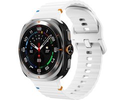 By Qubix - smartwatch bandje - Compatible Samsung bandje - Wave Sport Band - Wit - Geschikt voor Samsung Galaxy Watch Ultra / Ultra 2 - 47mm