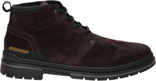 Bruine suède PME Legend veterschoen met zwarte zool en gele zigzag stiksels.