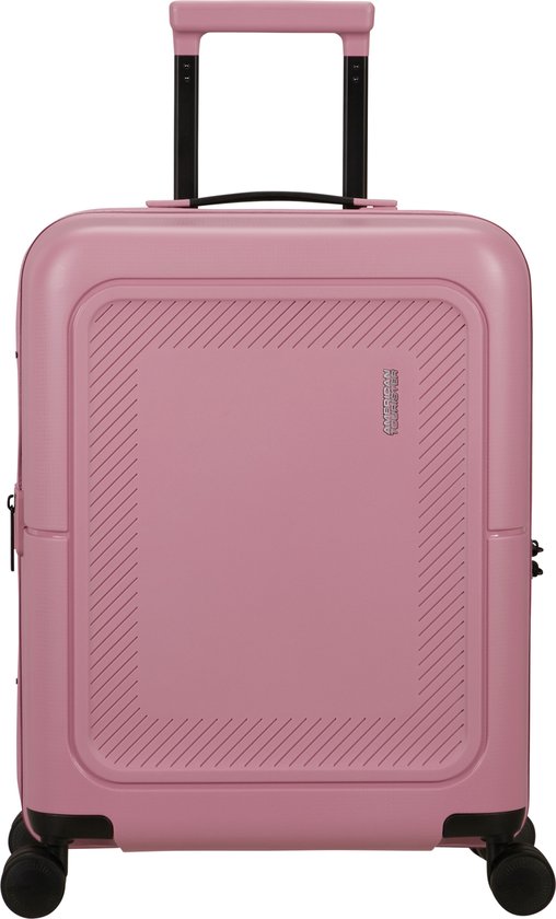 Roze American Tourister koffer met uitschuifbaar handvat en wielen.