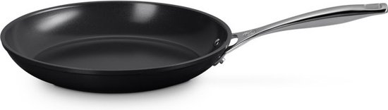 Le Creuset Koekenpan Essential Non-Stick Ceramic - Ø 28 cm - Keramische Antiaanbaklaag - Geschikt voor Inductie, Gas, Elektrisch en Oven - PFAS-vrij - Duurzaam en Makkelijk te Reinigen - Ideaal voor Gezond Koken met Minder Vet