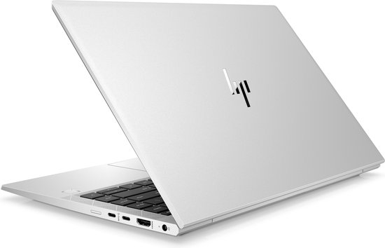 Zilveren HP laptop, open in een schuine hoek, met zicht op het toetsenbord en poorten.