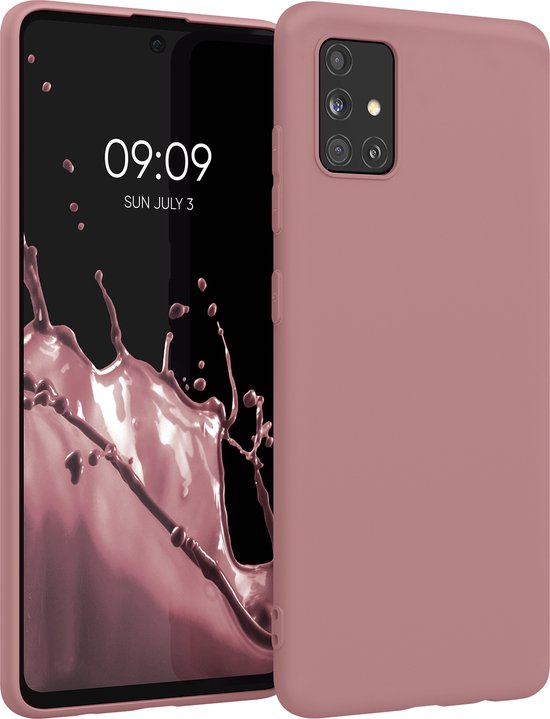 Coque de téléphone rose poudré à côté d'un smartphone avec un écran stylisé. La coque est douce et flexible.