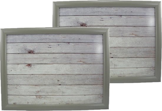 Twee schootkussens met grijze, verweerde houtprint en taupekleurig frame.