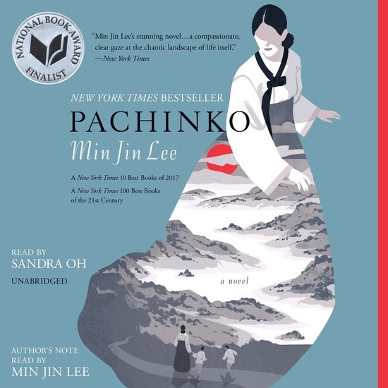 De cover van het boek 'Pachinko' toont een illustratie van een vrouw in traditionele kleding, met op de achtergrond een berglandschap.