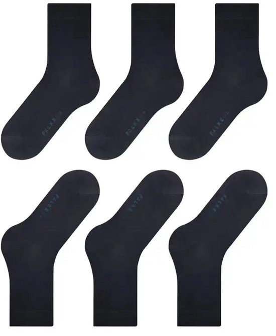 Zes donkerblauwe sokken met het FALKE logo op de zool.