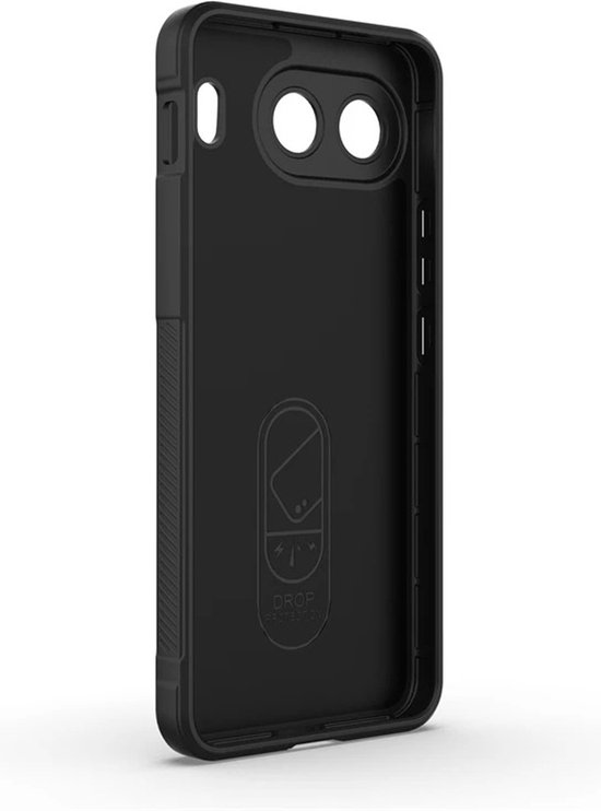 Zwarte telefoonhoes, achterkant zichtbaar met dubbele camera-uitsparing en horizontale ribbels. Logo binnenin.