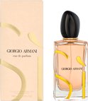 Giorgio Armani eau de parfum flesje met gouden S-vormige decoratie en doosje.