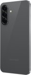 Grijze Samsung smartphone, achterkant met drie camera's, linksboven de flitser, onderaan Samsung logo.