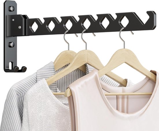 Zwart, inklapbaar droogrek met 7 openingen, gedrapeerd met gestreepte en satijnen shirts.