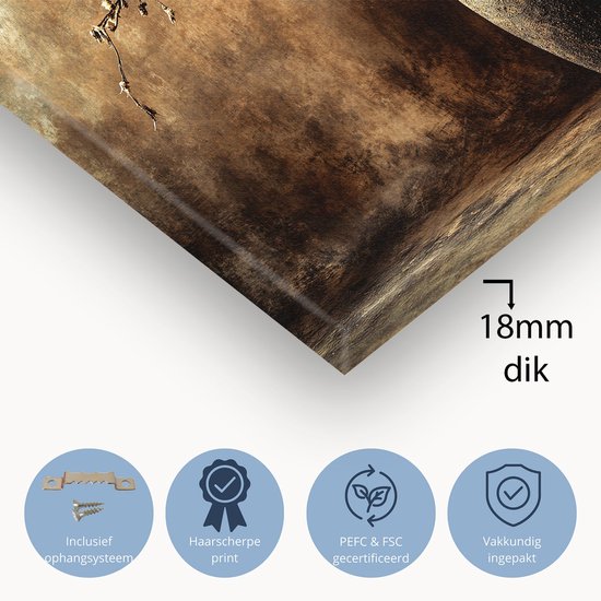 Close-up van een canvasafdruk met een donkere vaas met gedroogde bloemen. Toont de dikte van 18mm en informatie over ophangsysteem, printkwaliteit, certificering en verpakking.