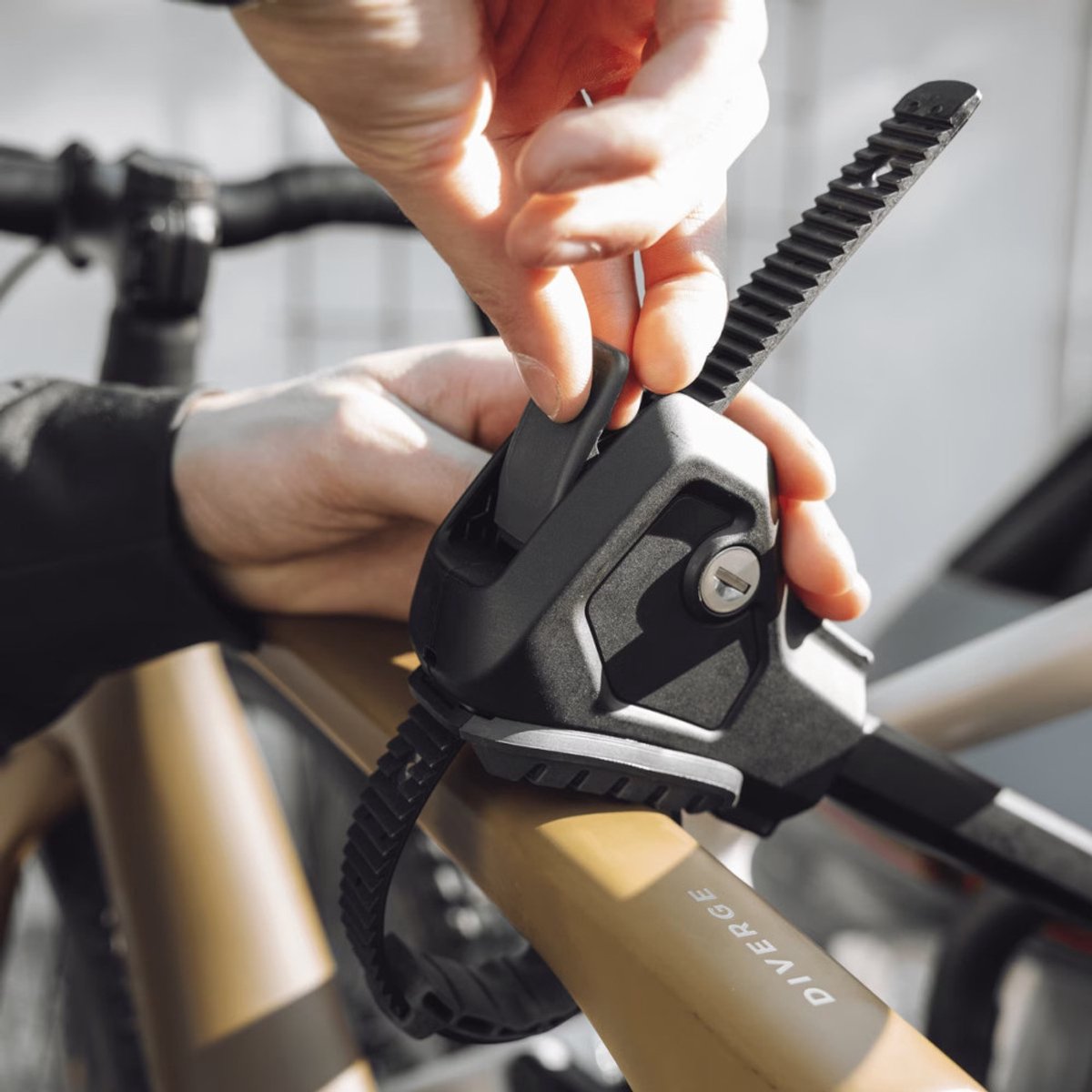 Thule EasyFold 3 - Fietsendrager - Geschikt voor 3 (elektrische) fietsen - Compact Opvouwbaar – foto 6