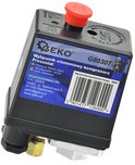 Zwarte drukschakelaar G80307 van GEKO met rode aan/uit-knop en label, schuin van bovenaf.