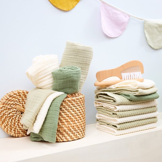 Meyco Baby Uni Monddoekjes - 3 Stuks - Pre-Washed Hydrofiel - 30 x 30 cm - Naturel/Soft Olive/Olive Green van Meyco — afbeelding 4
