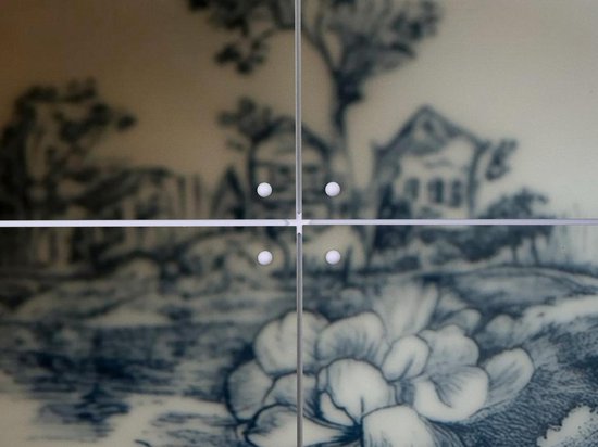 IXXI Delft Blue Oyster - Zwart, Margriet Hulsker - 140 x 100 cm - Support de suspension gratuit - Grande décoration murale et affiches - Réalisme, Classique