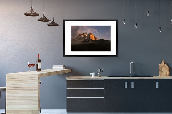 Photo en cadre - K2 cadre photo montagne dans la brume noir avec passe-partout blanc 60x90 90x60 cm - Affiche sous cadre (Décoration murale salon / chambre)