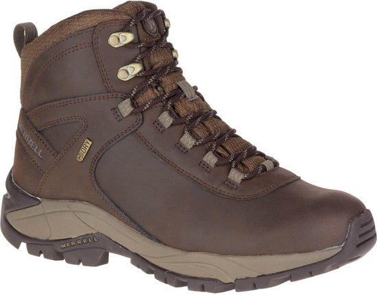 Zijaanzicht van een bruine leren Merrell wandelschoen met M-Dry label en beige tussenzool.