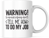 Grappige Mok met tekst: Warning! to avoid injury don't tell me how to do my job | Grappige Quote | Funny Quote | Grappige Cadeaus | Grappige mok | Koffiemok | Koffiebeker | Theemok | Theebeker