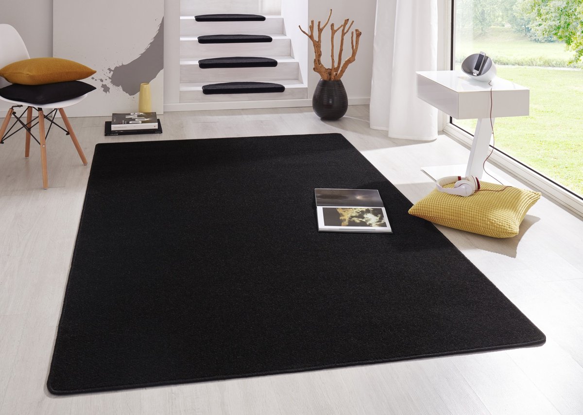 Flycarpets Uni Laagpolig Effen Vloerkleed - Fancy - Zwart 133x195 cm