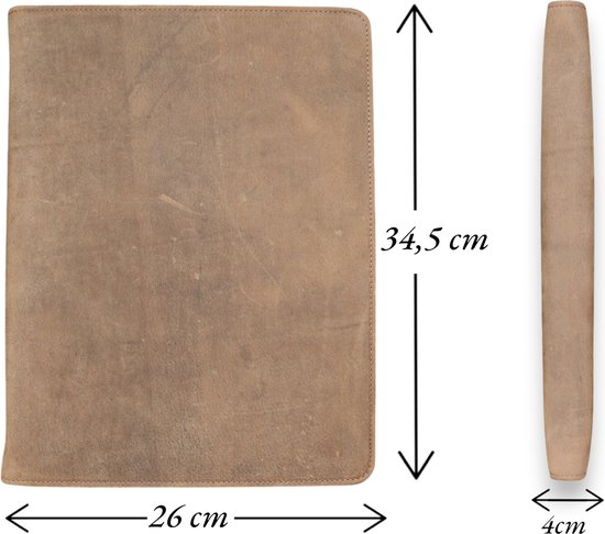 Afmetingen van bruine leren schrijfmap: 26 cm breed, 34,5 cm hoog, 4 cm diep.