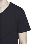 Zwarte heren T-shirt met V-hals van Jack & Jones, korte mouwen, zicht op de schouder.