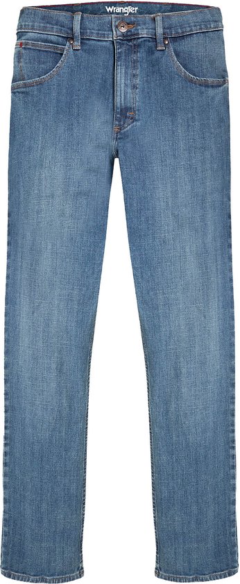 Blauwe Wrangler spijkerbroek met knoopsluiting en vijf zakken.