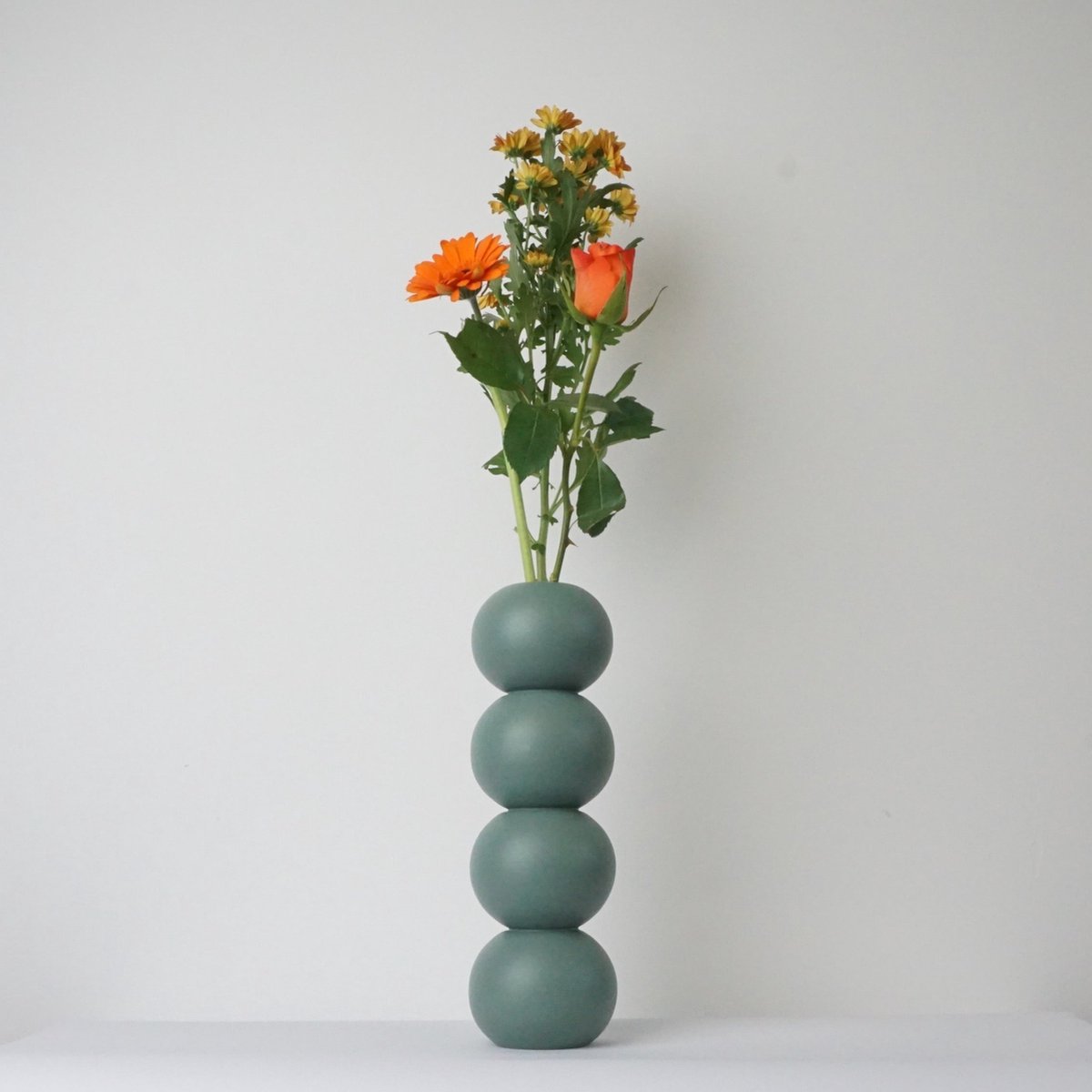 LEMON LILY Houten Vaas 'Stack' – Groen – Ø 8,5 × 26 cm – Inclusief Glazen Buisje – Handgemaakt Design vaas