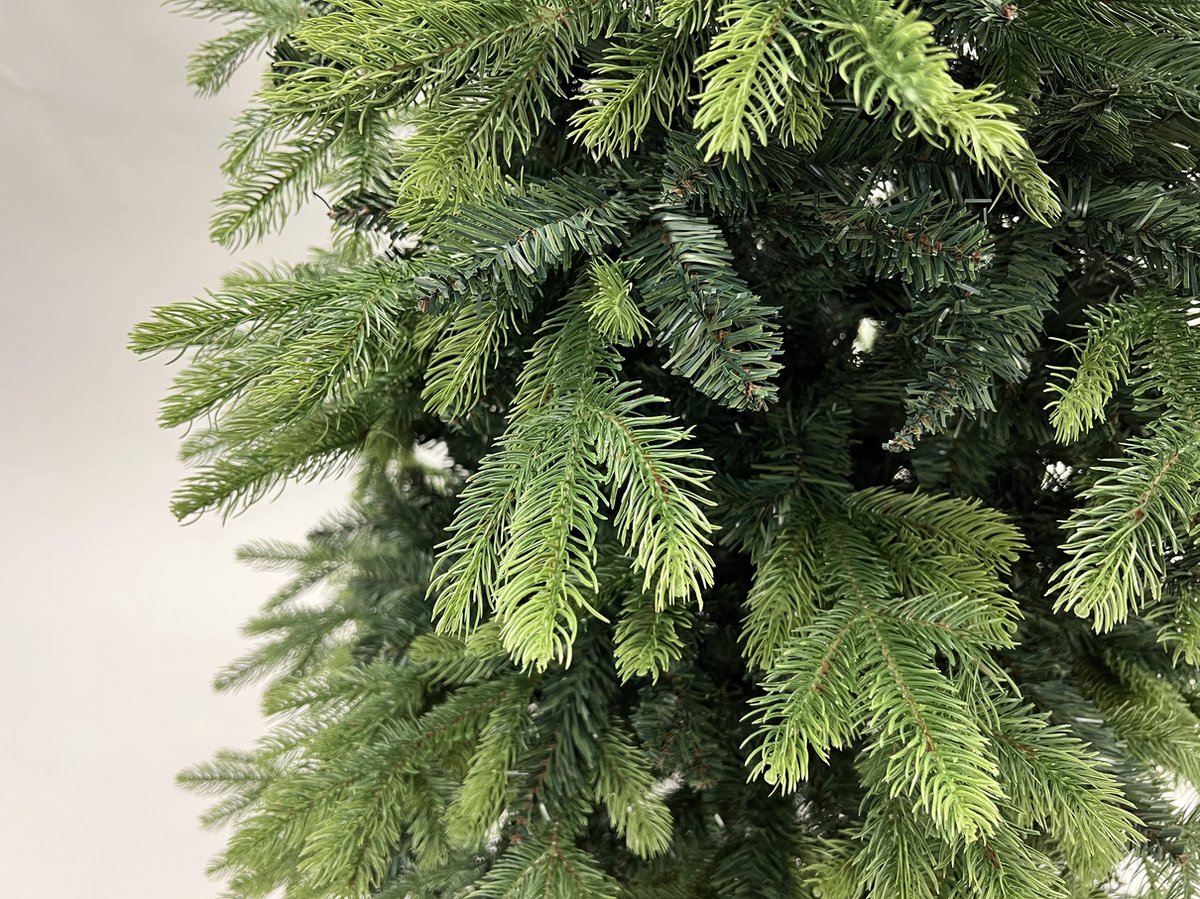 Excellent Trees® LED Kalmar Kunstkerstboom - 180 cm - Luxe uitvoering - 300 lampjes – foto 4