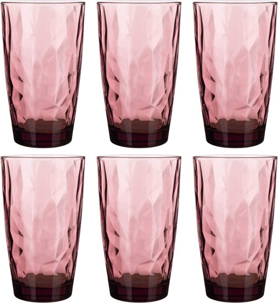 Set van zes paarse Bormioli Rocco Diamond longdrinkglazen met een facetgeslepen patroon.