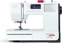 Witte Bernette b38 naaimachine met digitaal scherm en bedieningsknoppen.
