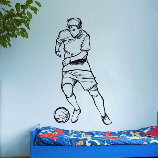 Muursticker voetballer dribbelend