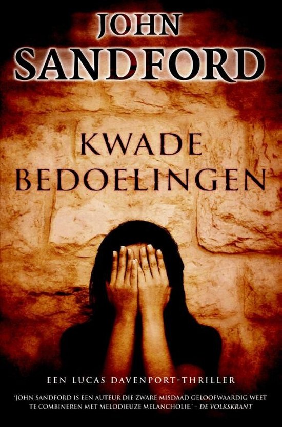 Boekomslag met de titel 'Kwade bedoelingen' en een vrouw die haar gezicht verbergt.