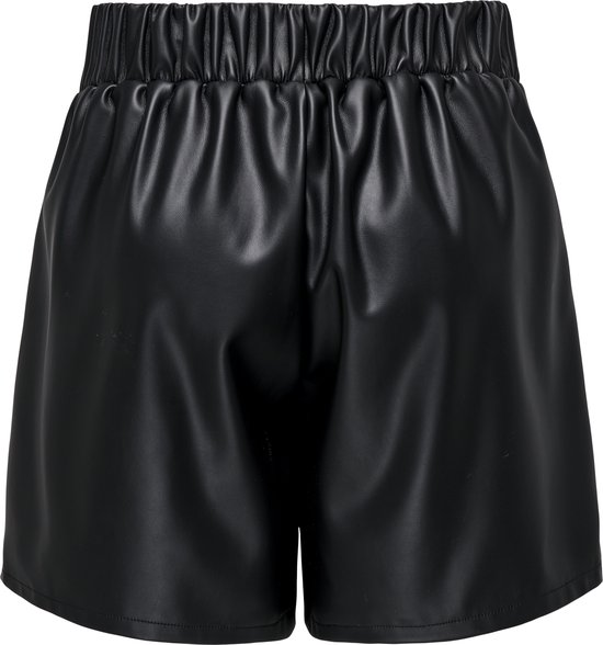 Zwarte faux leren shorts met elastische tailleband aan de achterkant.