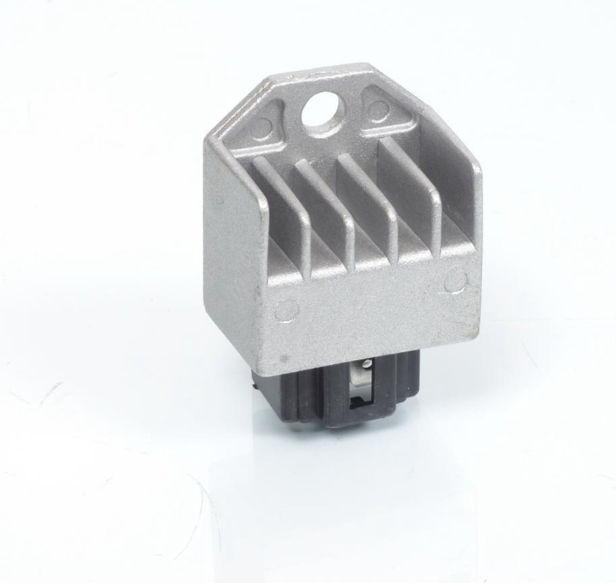 teknix spanningsgelijkrichter voor sym 125 jet scooter 4 404070600 / 4 nokken nieuw