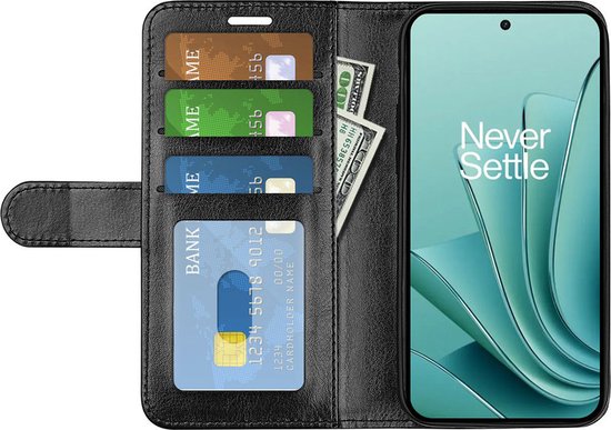 Zwarte wallet book case met drie kaartsleuven, één biljetvak en een magnetische sluiting.