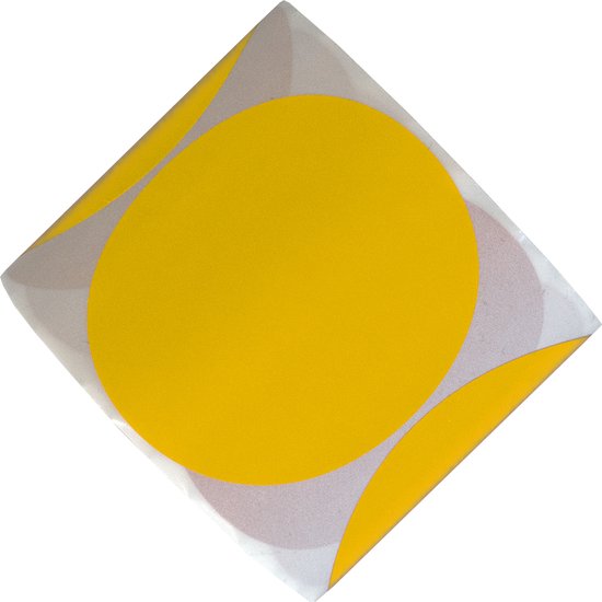 Une seule étiquette ronde jaune sur une partie du rouleau.