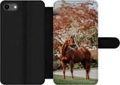 Bookcase Geschikt voor iPhone 7 telefoonhoesje - Paard - Boom - Halster - Met vakjes - Wallet case met magneetsluiting