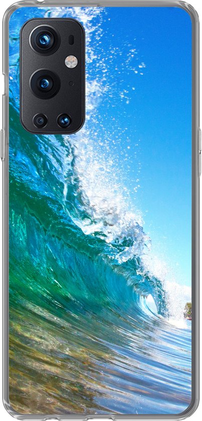Geschikt voor OnePlus 9 Pro hoesje - Een close-up van een golf die breekt voor de kust van Hawaii - Siliconen Telefoonhoesje