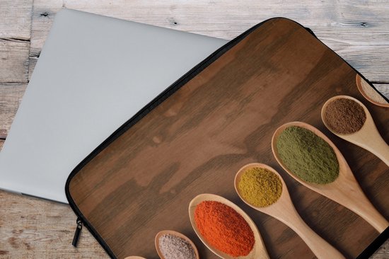 Laptophoes 15.6 inch - Pollepel - Kruiden - Eten - Specerijen - Tafel - Laptop sleeve - Binnenmaat 37x26 cm - Zwarte achterkant