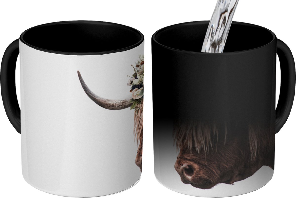 Magische Mok - Foto op Warmte Mokken - Koffiemok - Schotse hooglander - Dieren - Bloemen - Magic Mok - Beker - 350 ML - Theemok