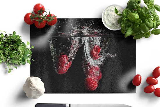 Glazen Snijplank - 39x28 - Frambozen - Fruit - Stilleven - Water - Zwart - Rood - Snijplanken Glas