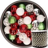 Boules de Boules de Noël Decoris - 37x pièces - 6 cm - blanc/rouge/vert/argent - avec guirlande de perles - plastique