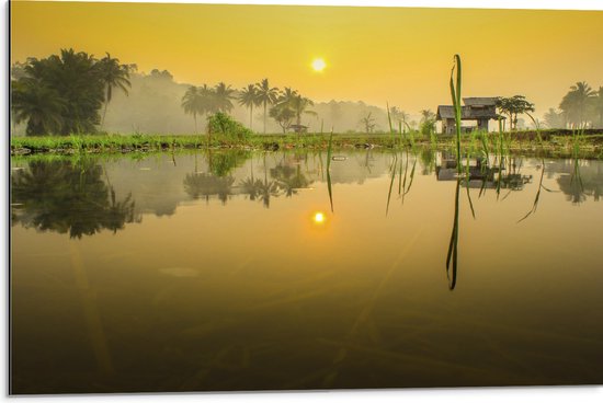 Dibond - Zonnestralen over Overstroomd Gebied in Indonesië - 75x50 cm Foto op Aluminium (Met Ophangsysteem)