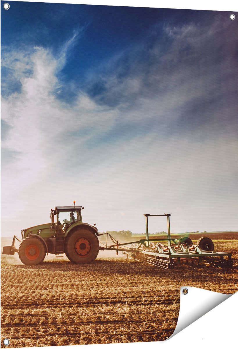 Gards Tuinposter Tractor op het Veld - Trekker - 80x100 cm - Tuindoek - Tuindecoratie - Wanddecoratie buiten - Tuinschilderij Multikleur