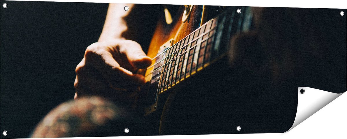 Gards Tuinposter Man Speelt Gitaar - 150x50 cm - Tuindoek - Tuindecoratie - Wanddecoratie buiten - Tuinschilderij Multikleur